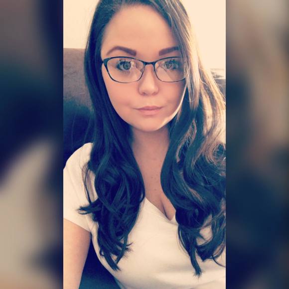 Meet your Posher, Hillary - Picture 1 of 1